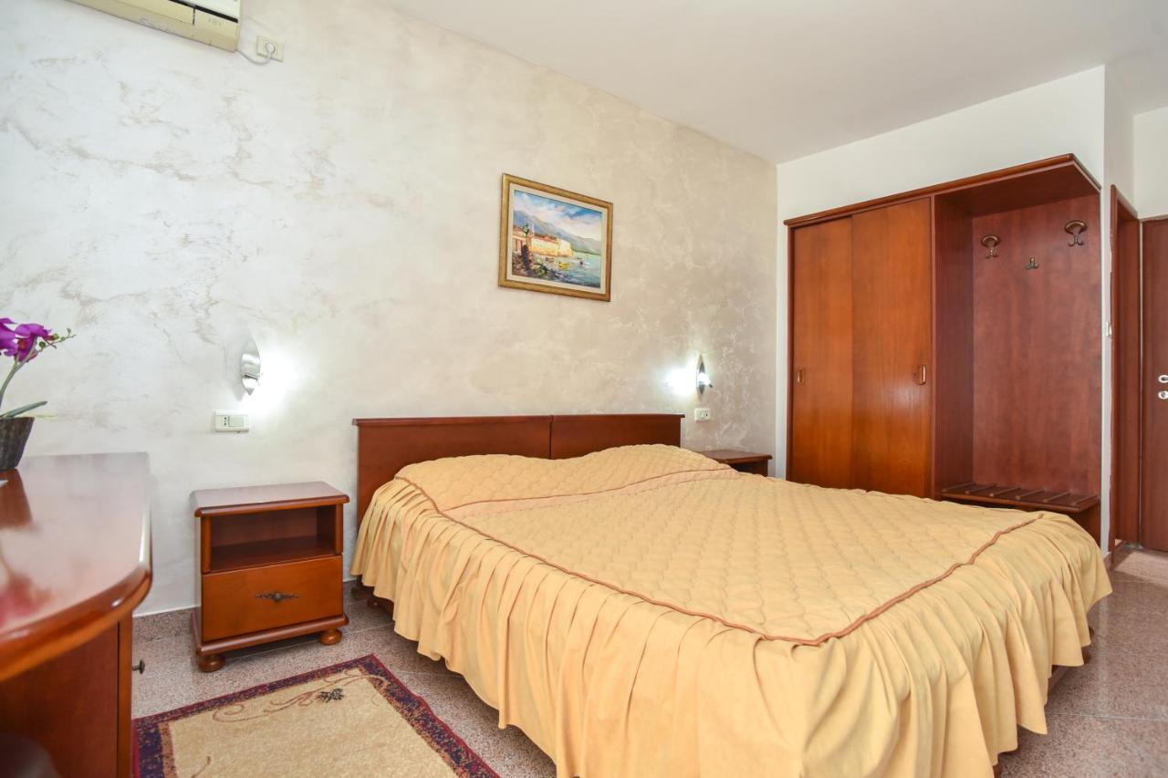 Hotel Suzana Budva Exterior foto